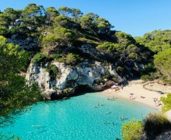 ¡Viajazo de última hora en mayo! Menorca con vuelos + 6 noches por 81€